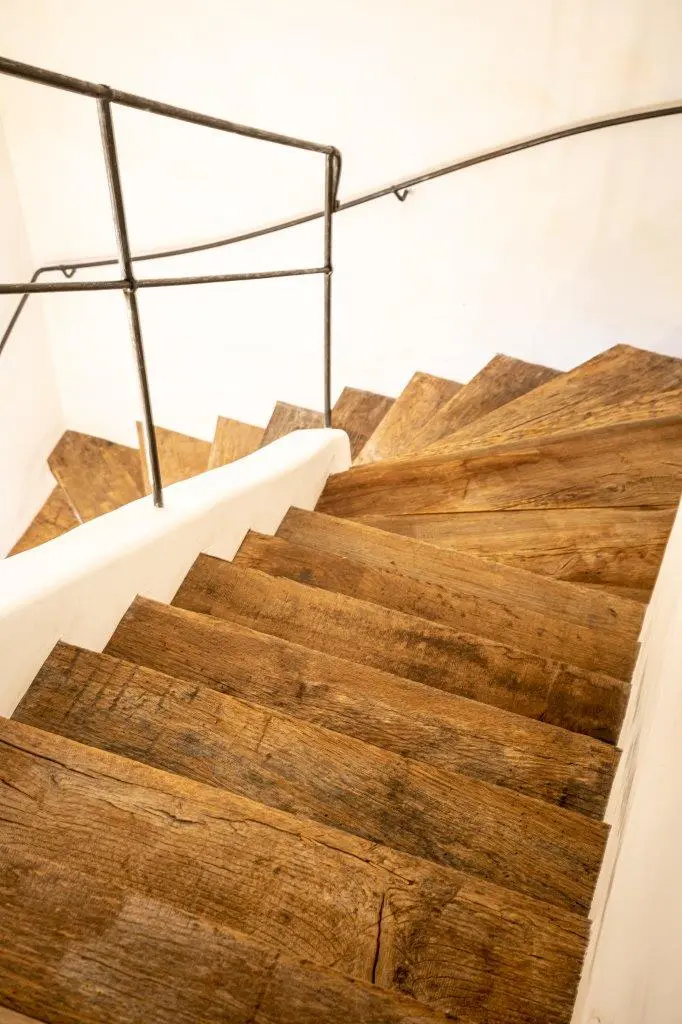 Altholz Treppe mit natürlicher Maserung