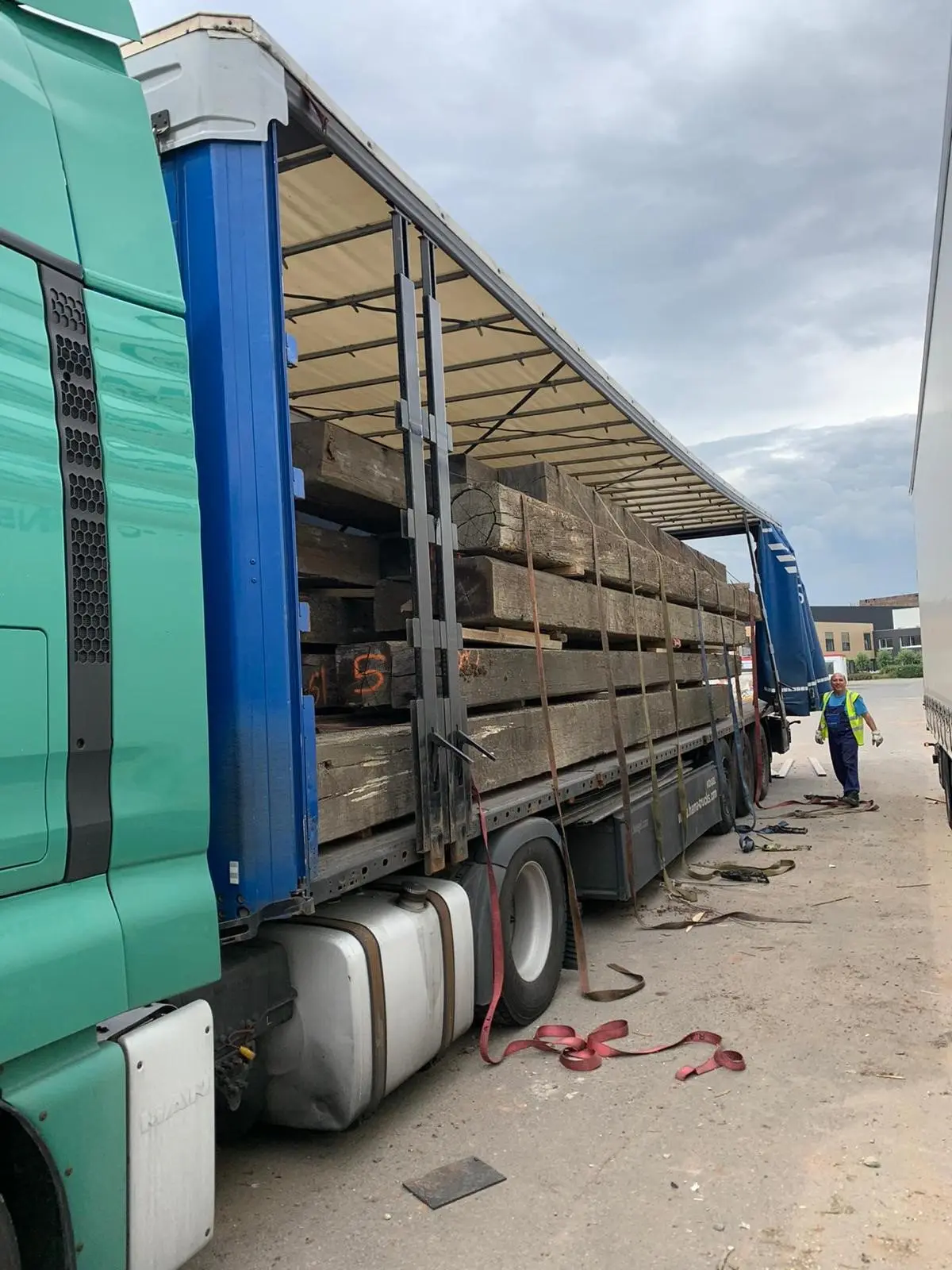 recyceltes Holz für nachhaltige Bauprojekte