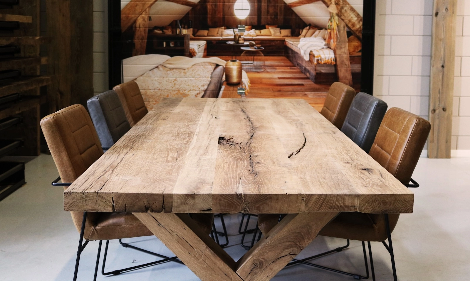 Premium Tisch aus Waggonholz