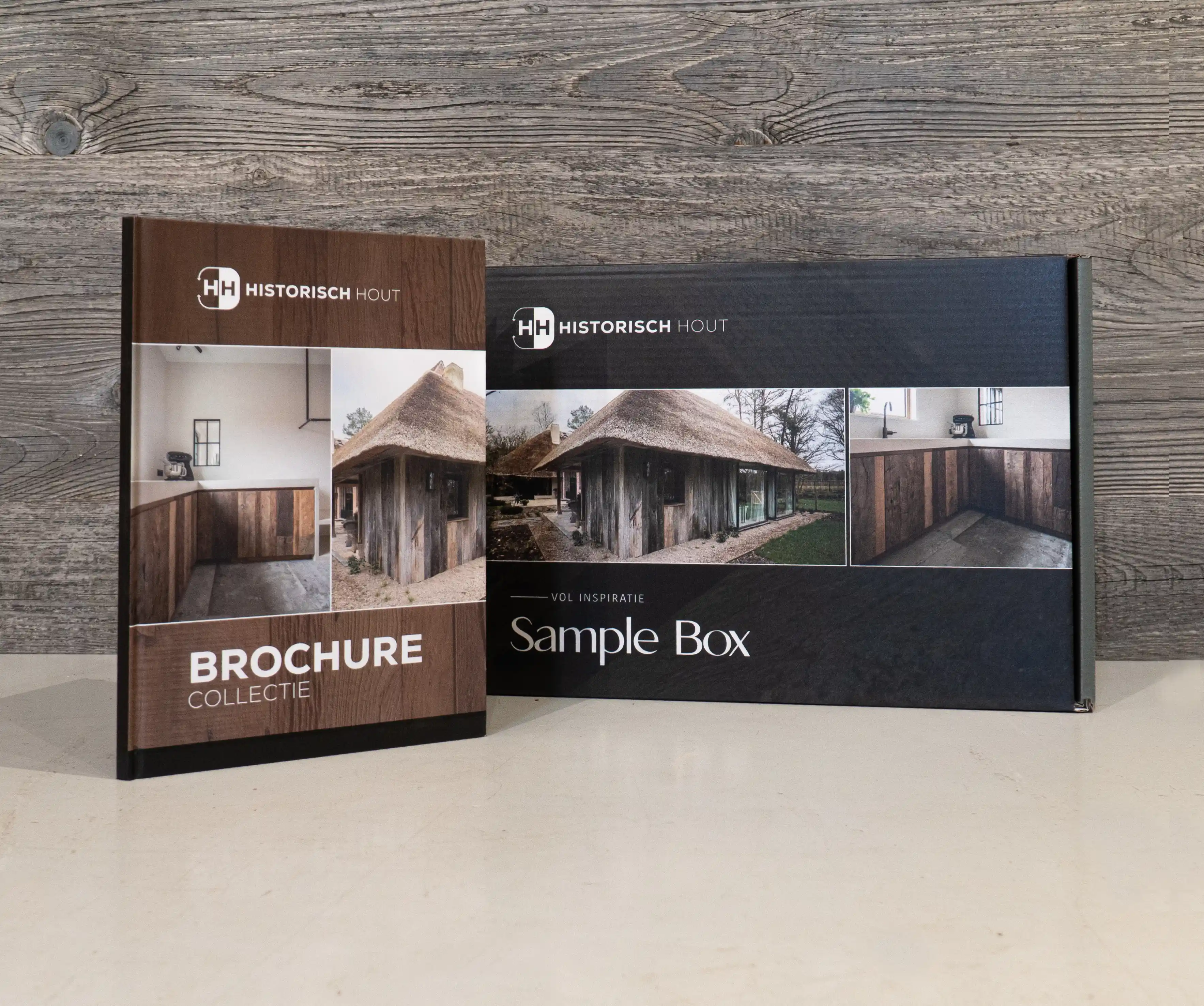 Holz Musterbox mit strukturierten Proben und passenden Broschüren