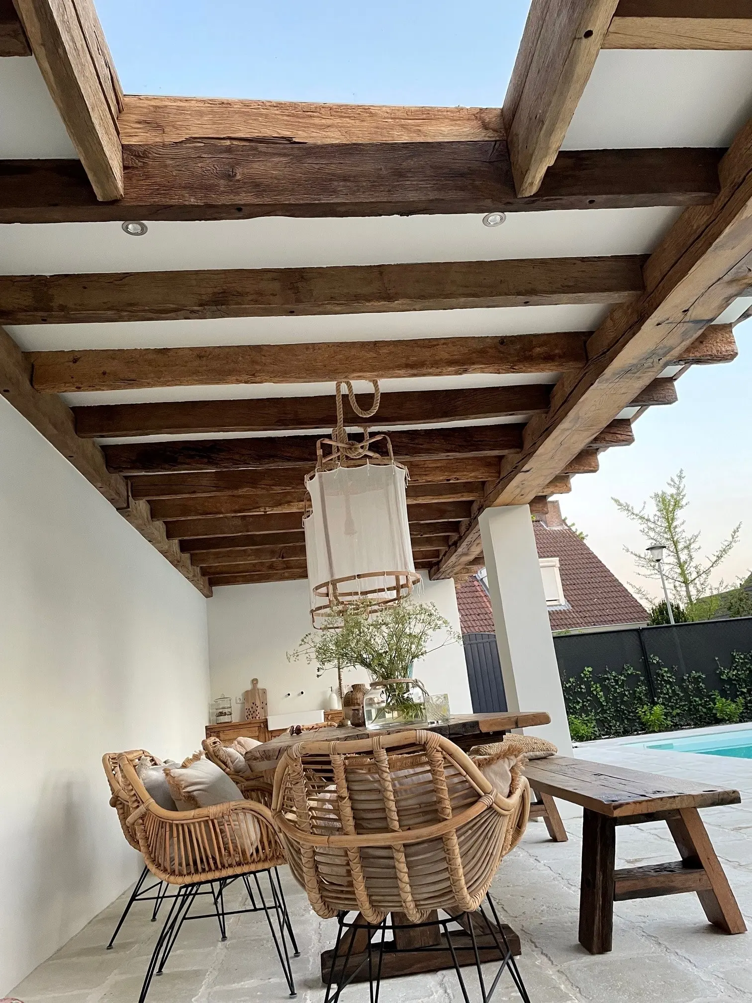 Holzdecke Altholz mit integrierter Beleuchtung