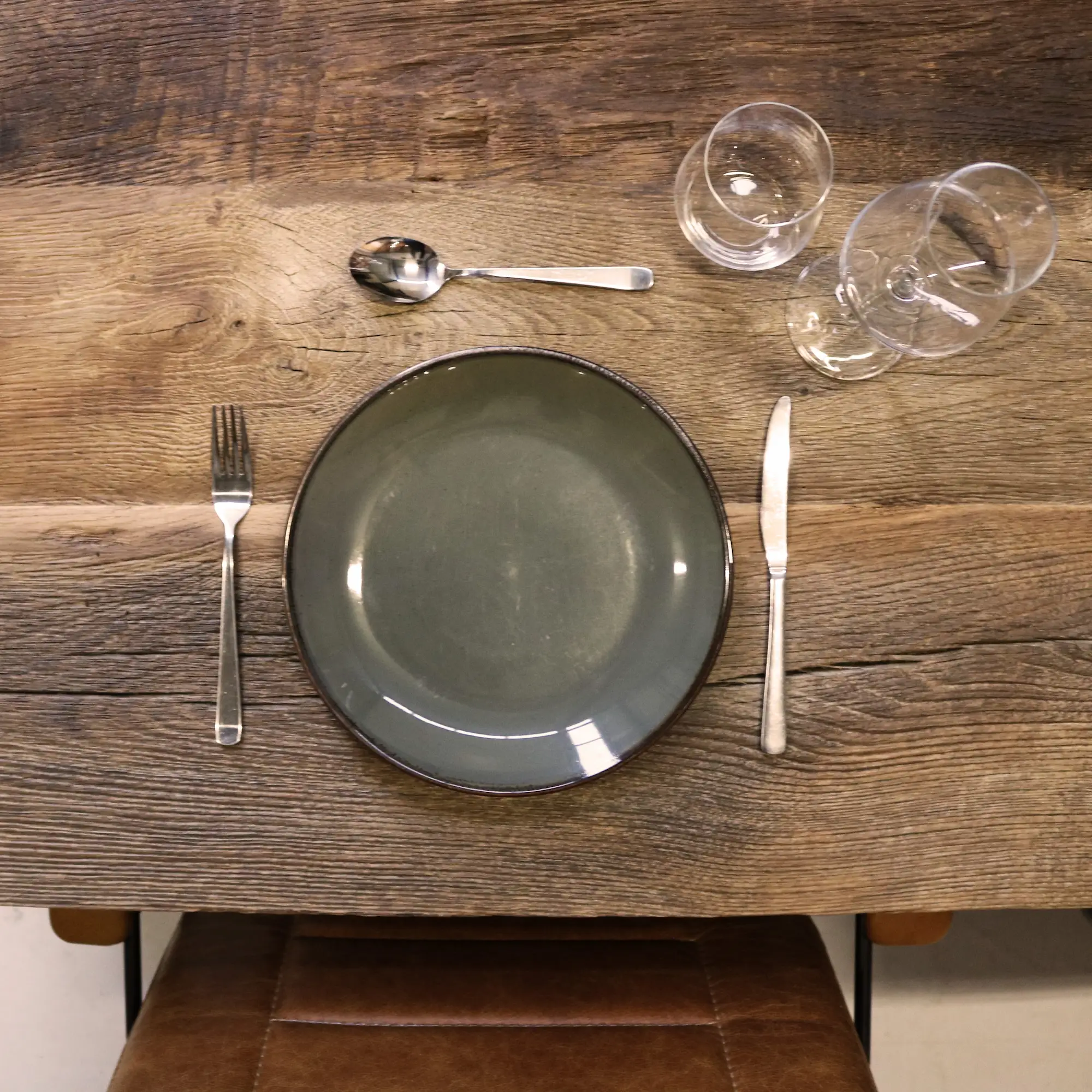 Altholz Paneele Tisch aus recyceltem Holz mit natürlicher Maserung