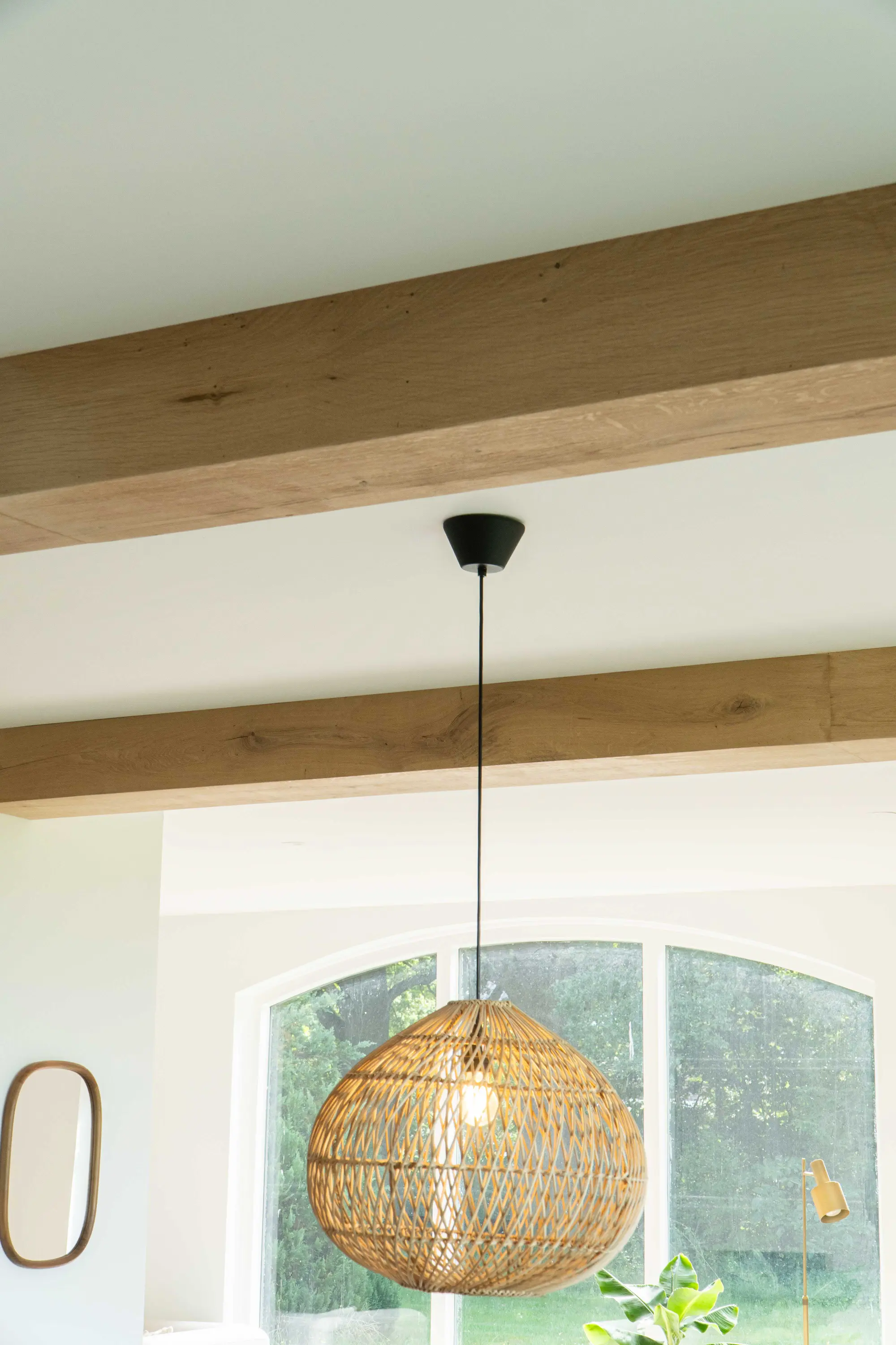 Holzverkleidung für Stahlträger im Landhausstil