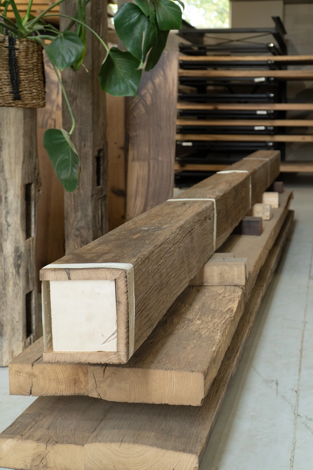 Stahlträger rustikal mit Holz verkleiden für warme Atmosphäre
