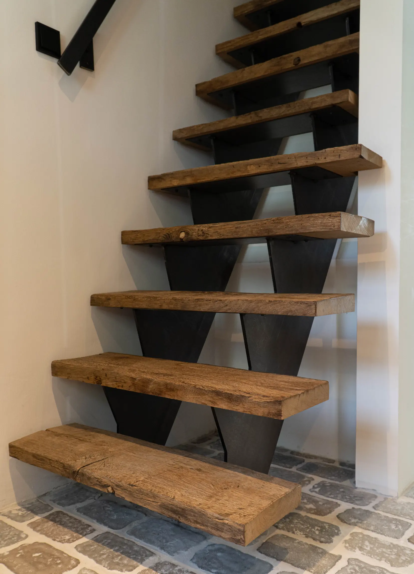 Treppenstufen Altholz aus recyceltem Holz mit natürlicher Maserung