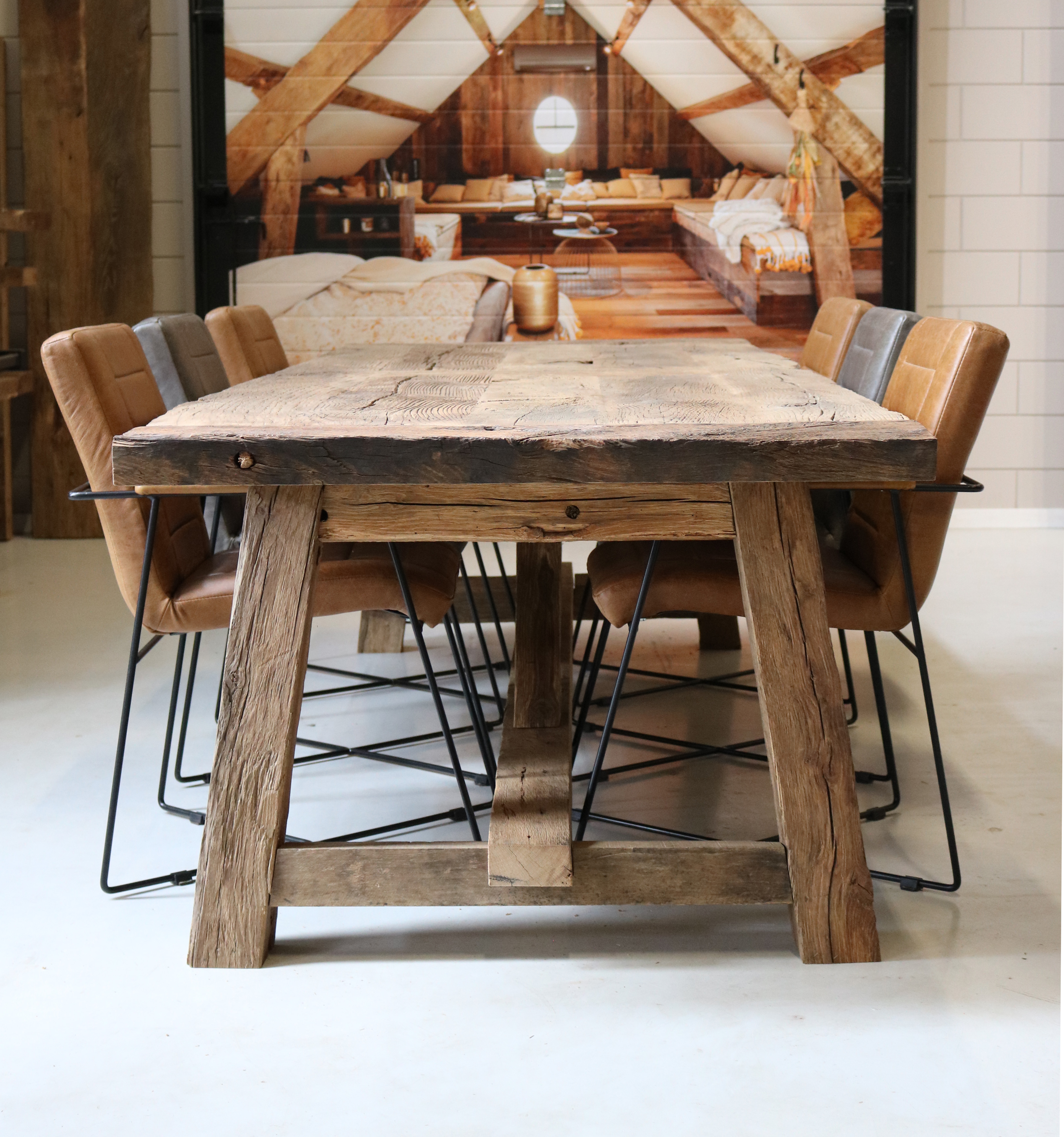 Altholz Tisch aus Eiche mit robuster und edler Optik