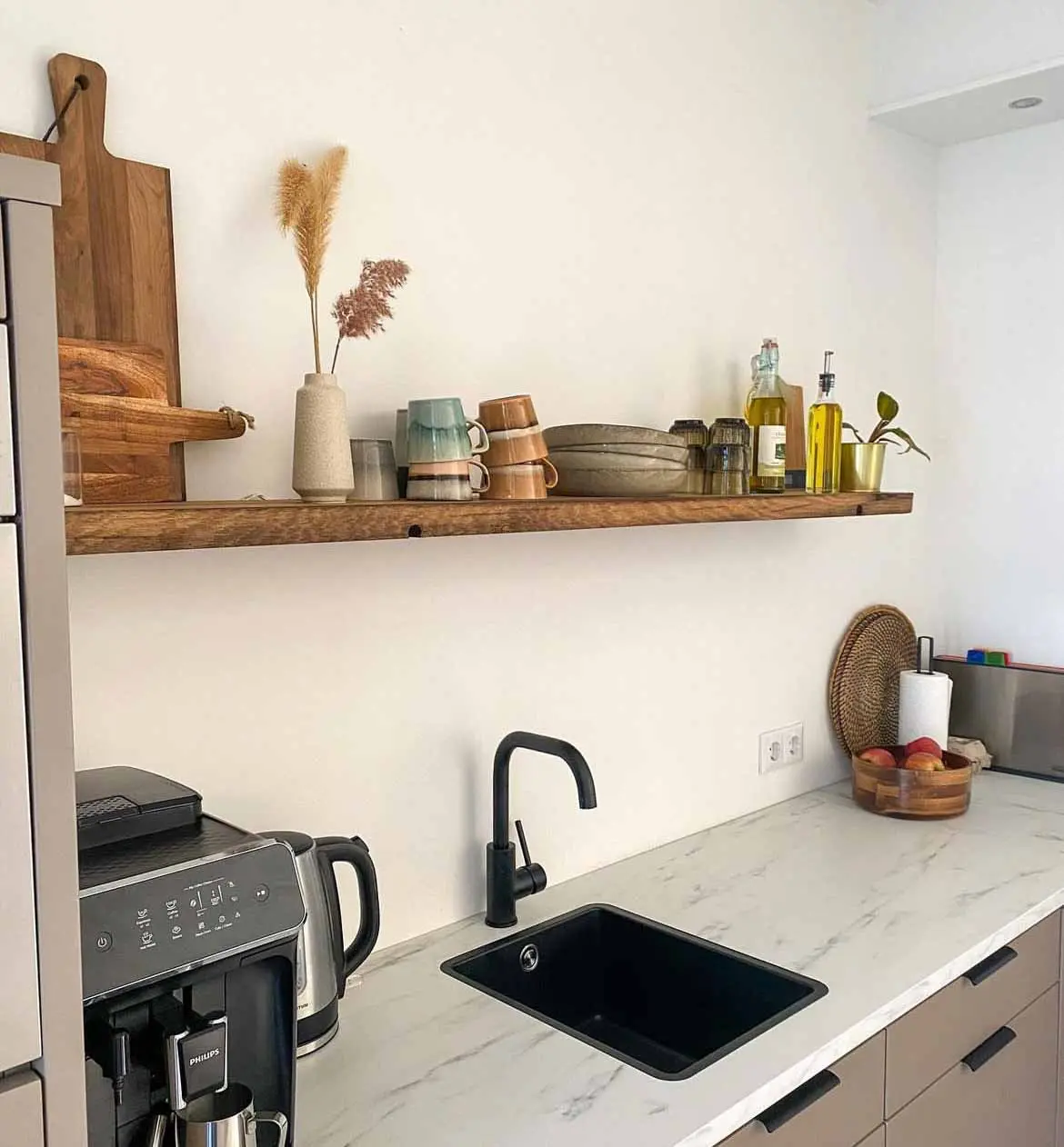 Altholz Regal aus massivem Holz mit einzigartiger Maserung