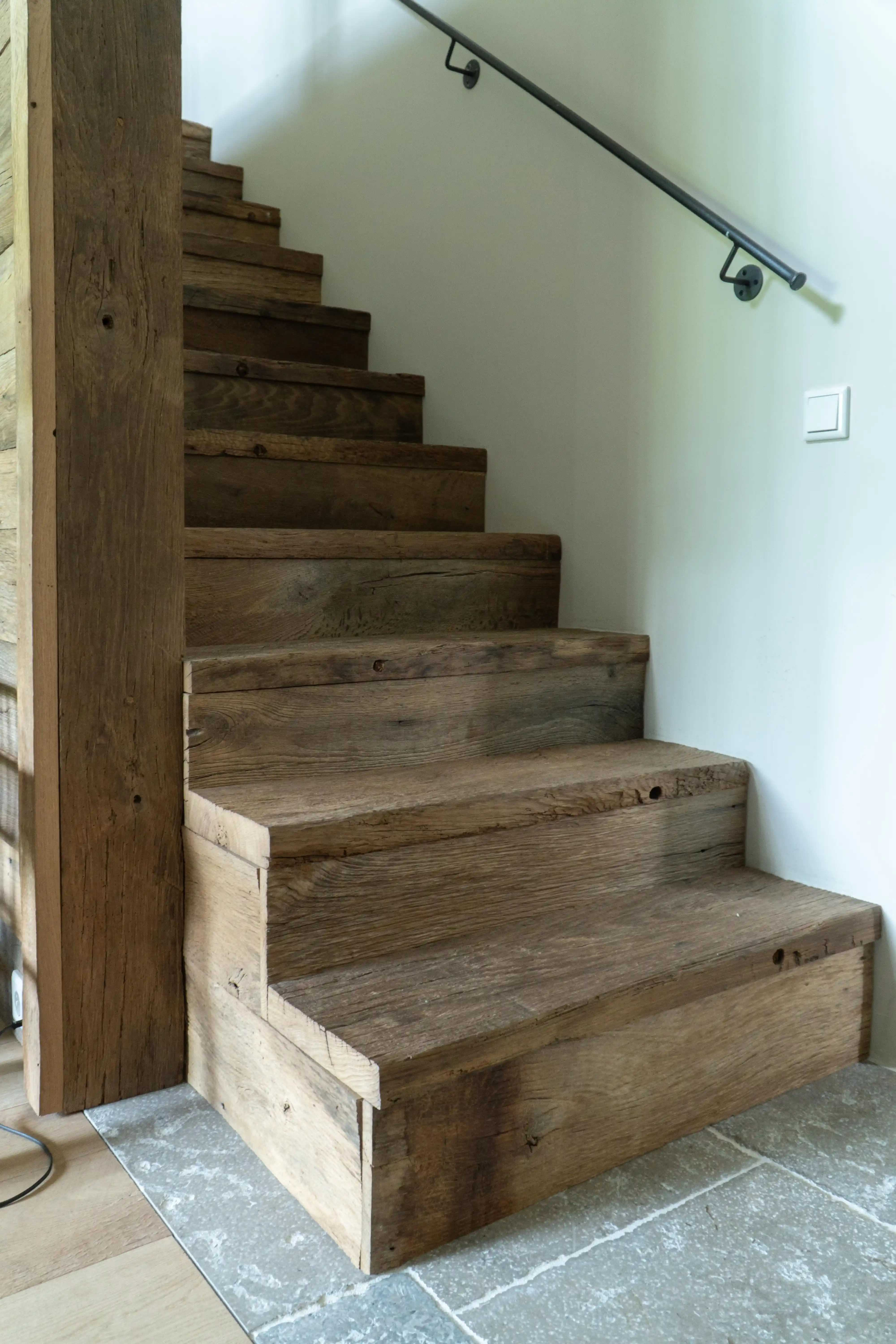 Altholz Treppe mit natürlicher Maserung