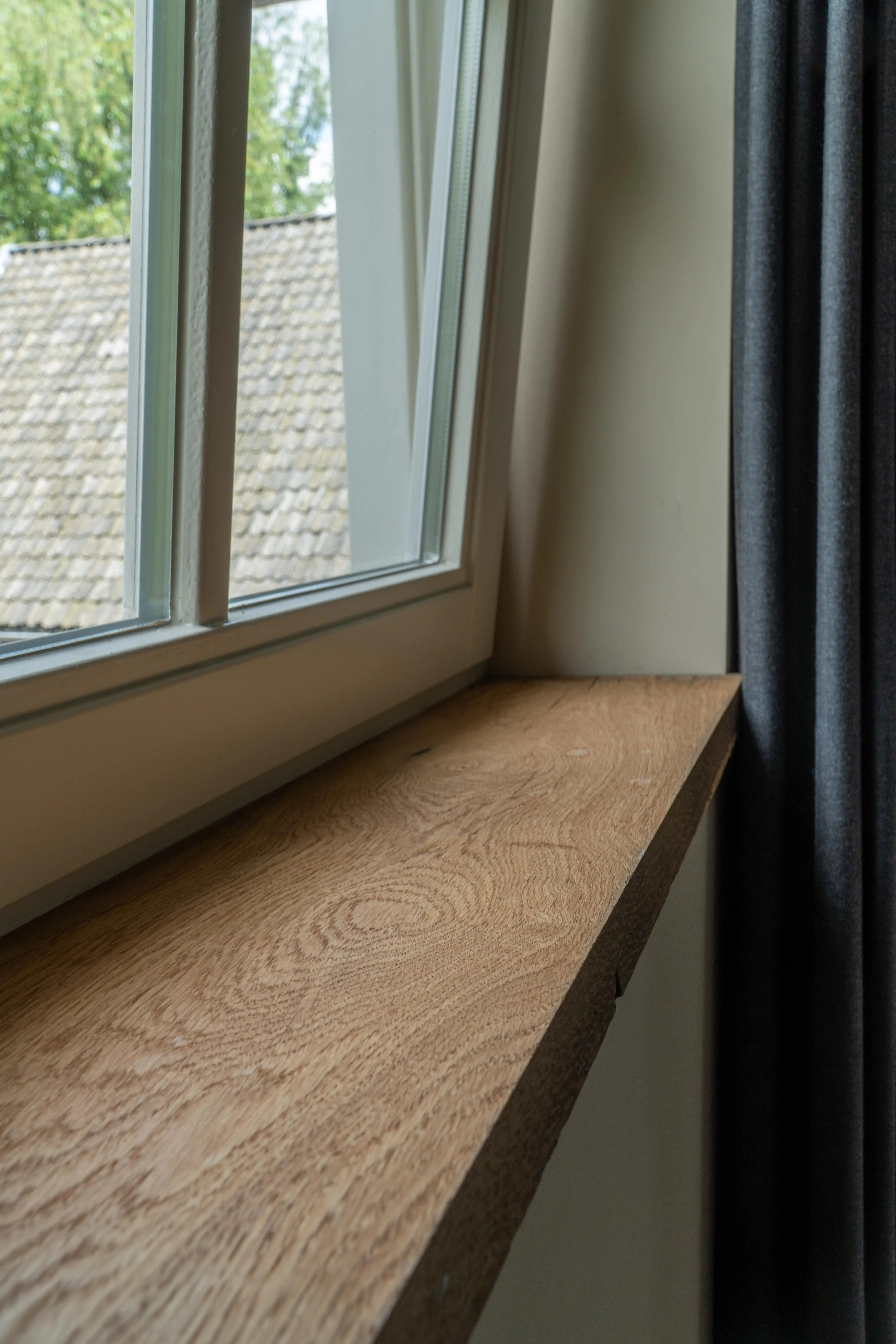 Altholz Fensterbank mit natürlicher Maserung