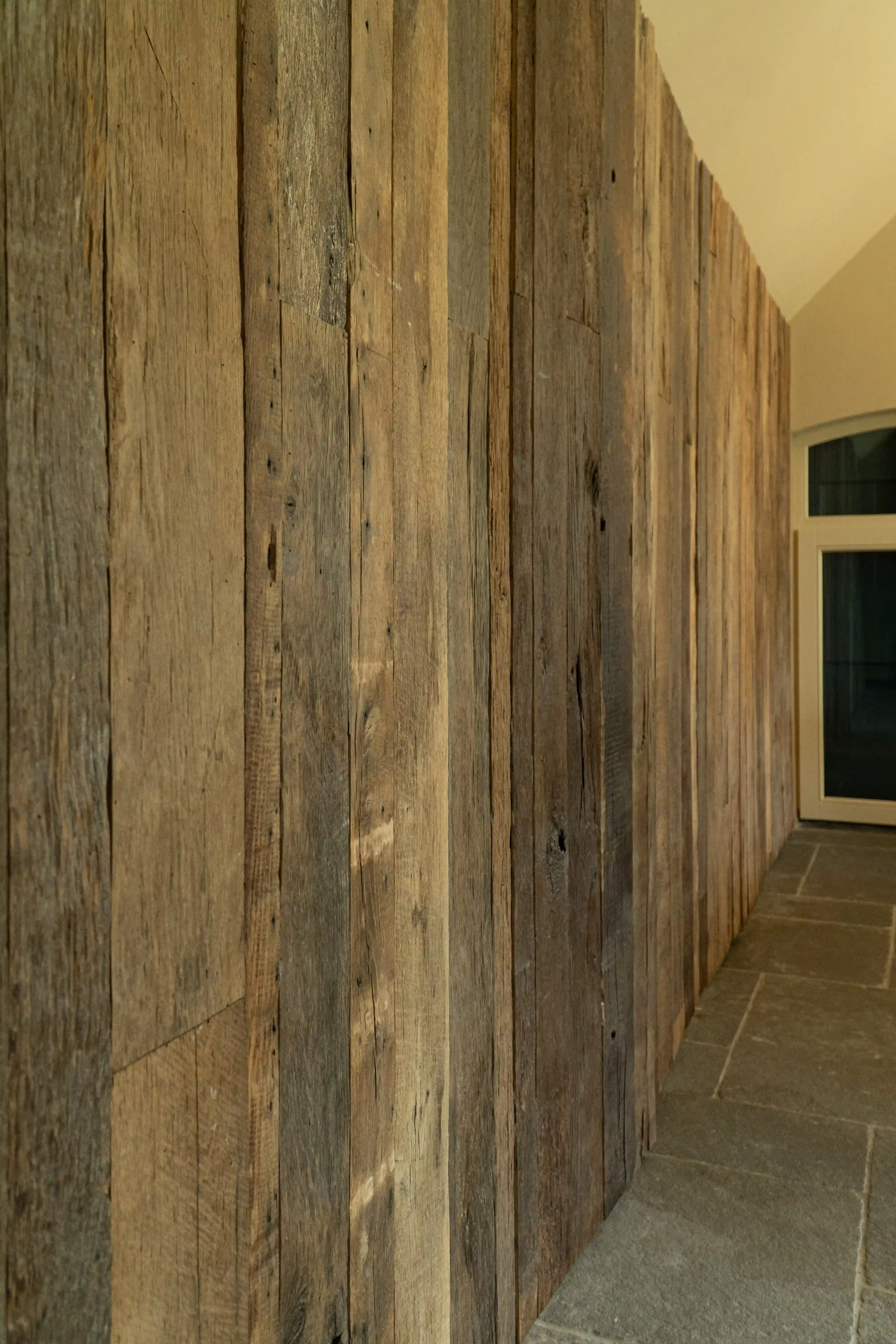 Altholz Wand mit rustikaler Struktur